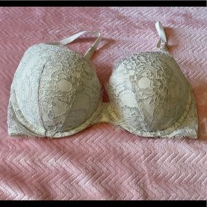 Victoria’s secrets white lace shimmer bra